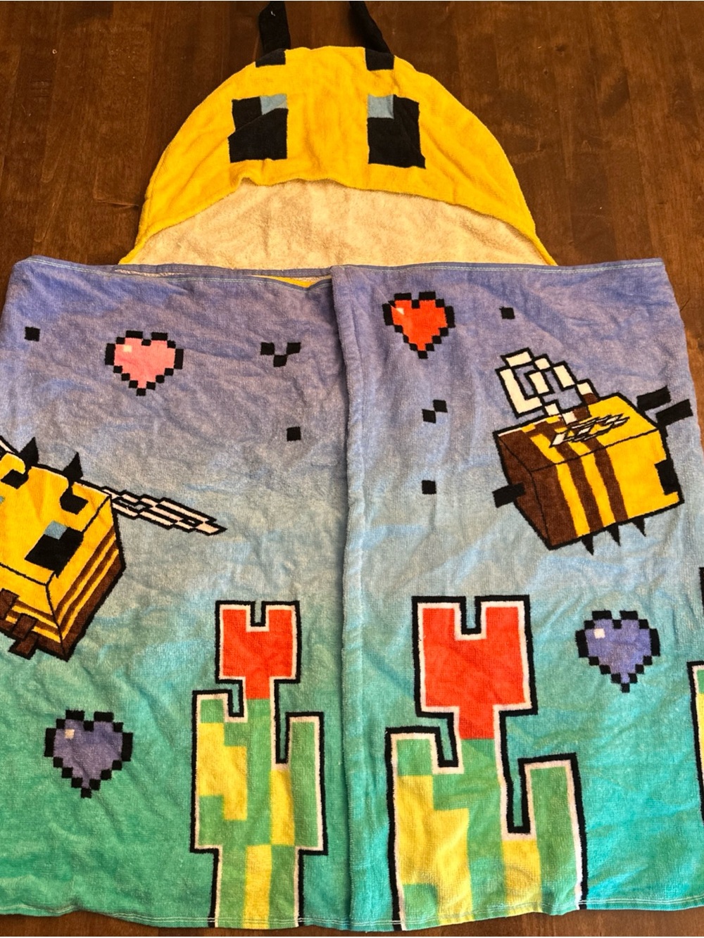 MINECRAFT 22" x 51" Hooded 100% Beach Towel Flying Bee Yellow & Blue Summer
